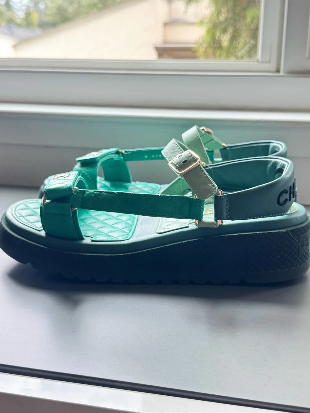 Chanel 2023 Pre-Spring Two-Tone Green Quilted Leather Sandals Size 39 with box